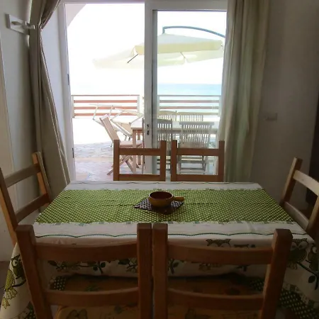 Beach House בית נופש *